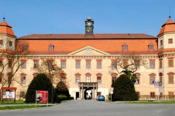 vstupní průčelí (© Martin  Višňa, 03/2014)