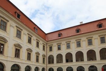 Zrekonstruované nádvoří ( © Luděk Vláčil 05/2015)