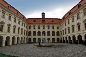 Nádvoří zámku Holešov (© Miloš Dempír, 06/2016)