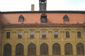 nádvoří (© de ardoise 05/2005)