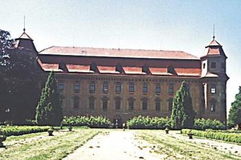 Zámek Holešov (2003 ©Luděk Pitter)