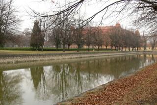 Podzimní pohled přes zámecký park. (© Vladimír Vilímek, 11/2006)