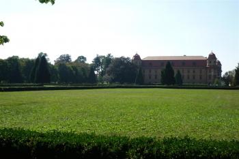 Holešov -  areál zámku od zahrady (© Karel Světlík, 01/2010)