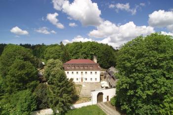 Vidžín-fara (© anonym  06/2019)