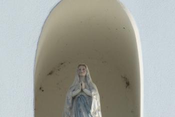 Boží muka v Drahlově, místní části obce Charváty v okrese Olomouc. (© Pavel Vítek  09/2025)