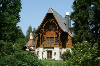 Průčelí zámečku Tři trubky (© Petr Nožička, 05/2008)