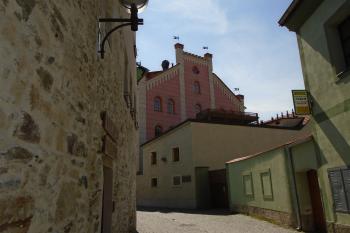 severní průčelí mlýna z Hradební ulice (© Marcela Váňová 04/2021)