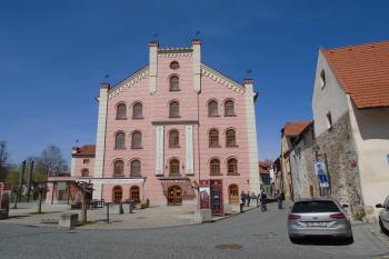 hlavní jižní průčelí (© Marcela Váňová 04/2021)
