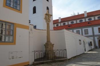 sloup Nové Trojice ze severovýchodu (© Marcela Váňová 04/2021)