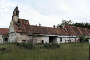 zámecká kaple sv. Floriána s navazujícím hosp. traktem ( © Pavel Zany Komárek 17/6/2005)