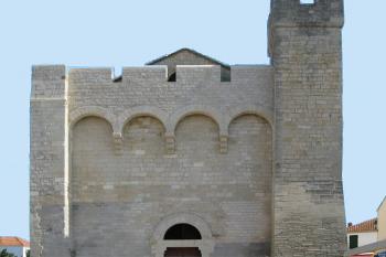 Kostel Nlotre-Dame-de-la-Mer ve francouzském Saintes-Maries-de-la-Mer (© Pavel Vítek 06/2005)