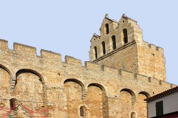 Kostel Nlotre-Dame-de-la-Mer ve francouzském Saintes-Maries-de-la-Mer (© Pavel Vítek 06/2005)