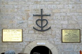 Kostel Nlotre-Dame-de-la-Mer ve francouzském Saintes-Maries-de-la-Mer (© Pavel Vítek 06/2005)