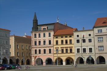 pohled z náměstí Přemysla Otakara II. z jihovýchodu (© Marcela Váňová  04/2021)