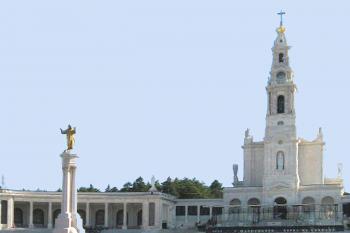 Bazilika Panny Marie Růžencové v portugalském městě Fátima. (© Pavel Vítek 06/2005)
