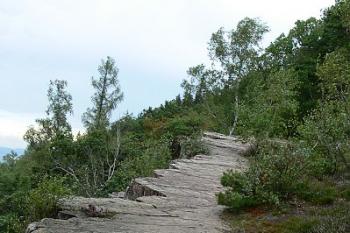 Působivý skalní útvar poblíž Čertovy kazatelny ( © Petr Turyna 08/2006)