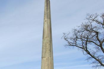 Obelisk u Smečna v okrese Kladno (© Pavel Vítek  05/2021)