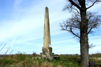 Obelisk u Smečna v okrese Kladno (© Pavel Vítek  05/2021)