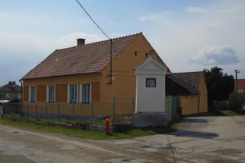 průčelí kapličky ze severovýchodu (© Marcela Váňová 04/2021)