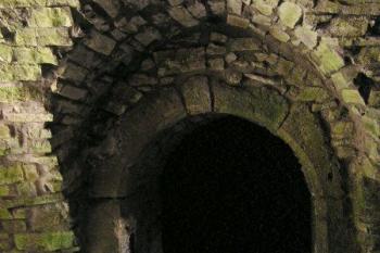 sklepní kobky ( © Jan P. Štěpánek 08/2005)