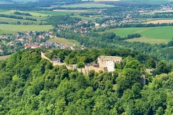 celkový pohled na hrad z letadla (© Jan P. Štěpánek  06/2023)