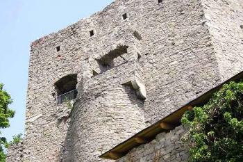 Západní fronta vnitřního hradu (© Jan P. Štěpánek 06/2006)