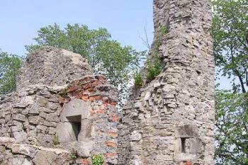 horní patra nejstaršího paláce s torzem renesančního balkonu (© Jan P. Štěpánek 06/2006)