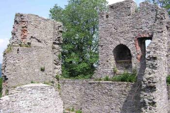 2. patro nejstaršího paláce s pozůstatkem bývalé hradní kaple (© Jan P. Štěpánek 06/2006)