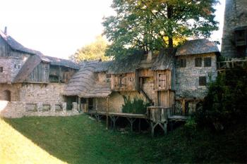 Hukvaldy v dobách, kdy sloužili potřebám filmařů. ( © Miroslav BITTER 30.09.2000)