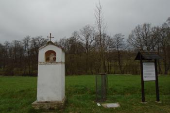 pohled na průčelí kapličky od severu (© Marcela Váňová  04/2021)