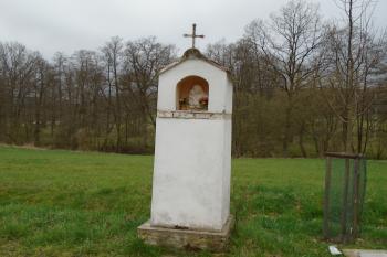 pohled na průčelí kapličky od severu (© Marcela Váňová  04/2021)