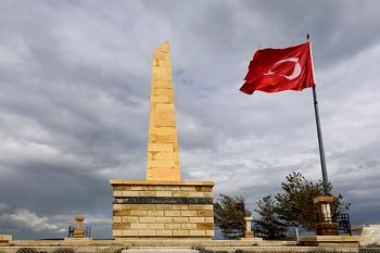 Průsmyk Kopdagi v Turecku, památník na boje Turků s Rusy z první světové války. (© Pavel Vítek 09/2011)