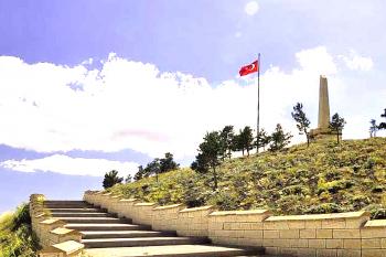 Průsmyk Kopdagi v Turecku, památník na boje Turků s Rusy z první světové války. (© Pavel Vítek 09/2011)