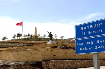 Průsmyk Kopdagi v Turecku, památník na boje Turků s Rusy z první světové války. (© Pavel Vítek 09/2011)