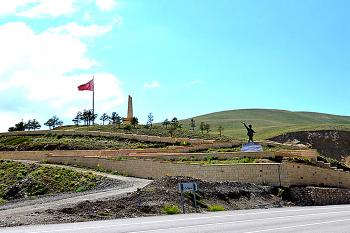 Průsmyk Kopdagi v Turecku, památník na boje Turků s Rusy z první světové války. (© Pavel Vítek 09/2011)