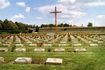 Národní hřbitov před Malou pevností (© Jiří Cukr, 08/2004)