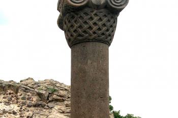 Zříceniny a vykopávky katedrály Zvartnots v Arménii. (© Pavel Vítek 07/2008 )