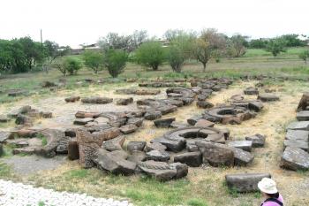 Zříceniny a vykopávky katedrály Zvartnots v Arménii. (© Pavel Vítek 07/2008 )