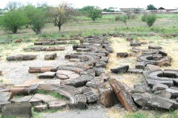 Zříceniny a vykopávky katedrály Zvartnots v Arménii. (© Pavel Vítek 07/2008 )