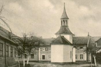 kaple na pohlednici kolem r. 1940 (© zdroj:https://mekskojetin.cz)