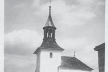 kaple ve 30. letech 20. stol. (© zdroj:https://docplayer.cz/1741673-Rocnik-vii-cislo-3-brezen-2006-zveme-vas-do-divadla.html)