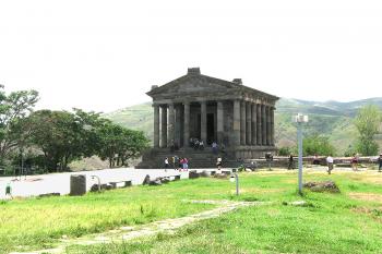 Antický chrám v arménském Garni (© Pavel Vítek 07/2008)