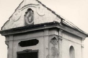 kaple sv Floiána kolem poloviny 20. stol. (© zdroj: http://www.znicenekostely.cz/index.php?lo)