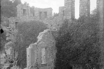  (© https://ca.wikipedia.org/wiki/Castell_de_Centelles)