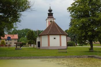 kaple od východu (© Marcela Váňová  07/2021)