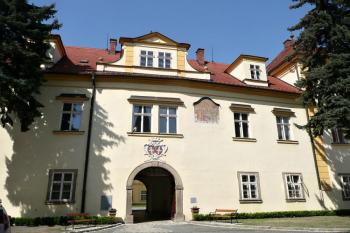 vstupní průčelí do vnitřního zámku ( © Jan P. Štěpánek 05/2011)