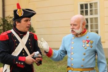 Císař František Josef a napoleonský dělostřelec - aneb setkání napříč staletími při kostýmovaných prohlídkách (© Eva Nedělníková, 04/2016)