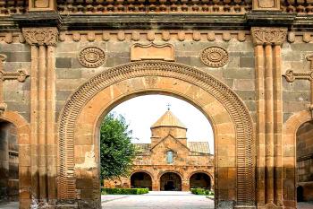 Chrám sv. Gajané ve Vagharšapatu v Arménii. (© Pavel Vítek 07/2008 )