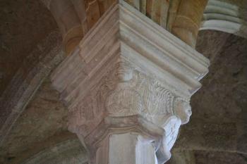 Kaple - horní patro, hlavice severovýchodního sloupu (© Ivan Grisa, 05/2008)