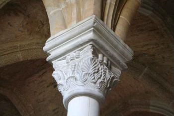 Kaple - horní patro, hlavice jihovýchodního sloupu (© Ivan Grisa, 05/2008)